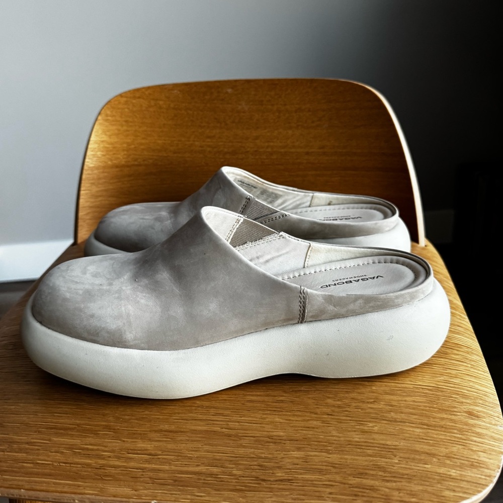 NEW Vagabond Janick Nubuck Mules in Sand Size 9 / 39